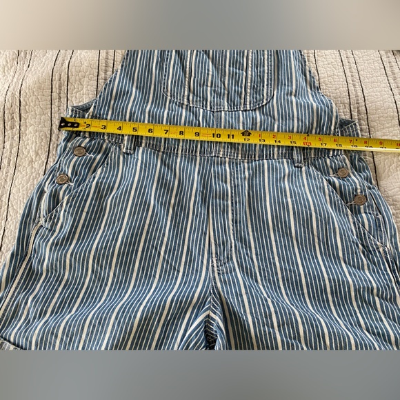 Gap UltraSoft Denim Stripe Shortalls Overalls Blue Railroad Stripe Large - Picture 8 of 9